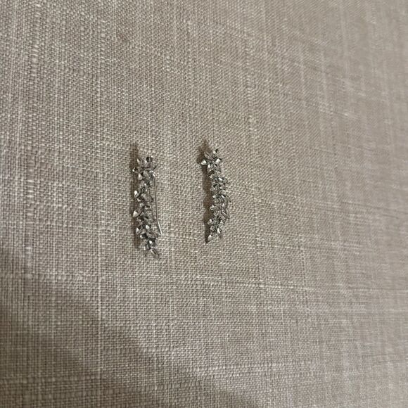 Elegant Silver Floral Earrings M363 - Picture 3 of 3